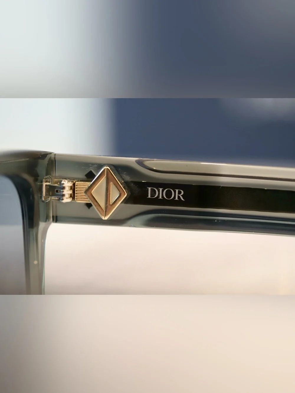 Dior Men’s CD Diamond S1I Light Green Frame/Blue Lens Sunglasses (New)